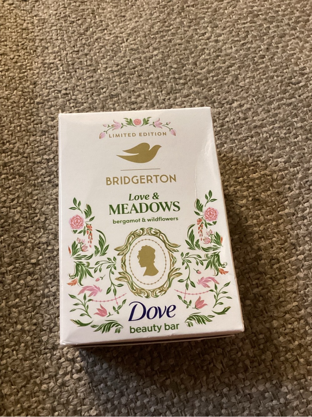 Dove Bridgerton Love & Meadows Beauty Bar - Bergamot & Wildflowers SO GOOD!